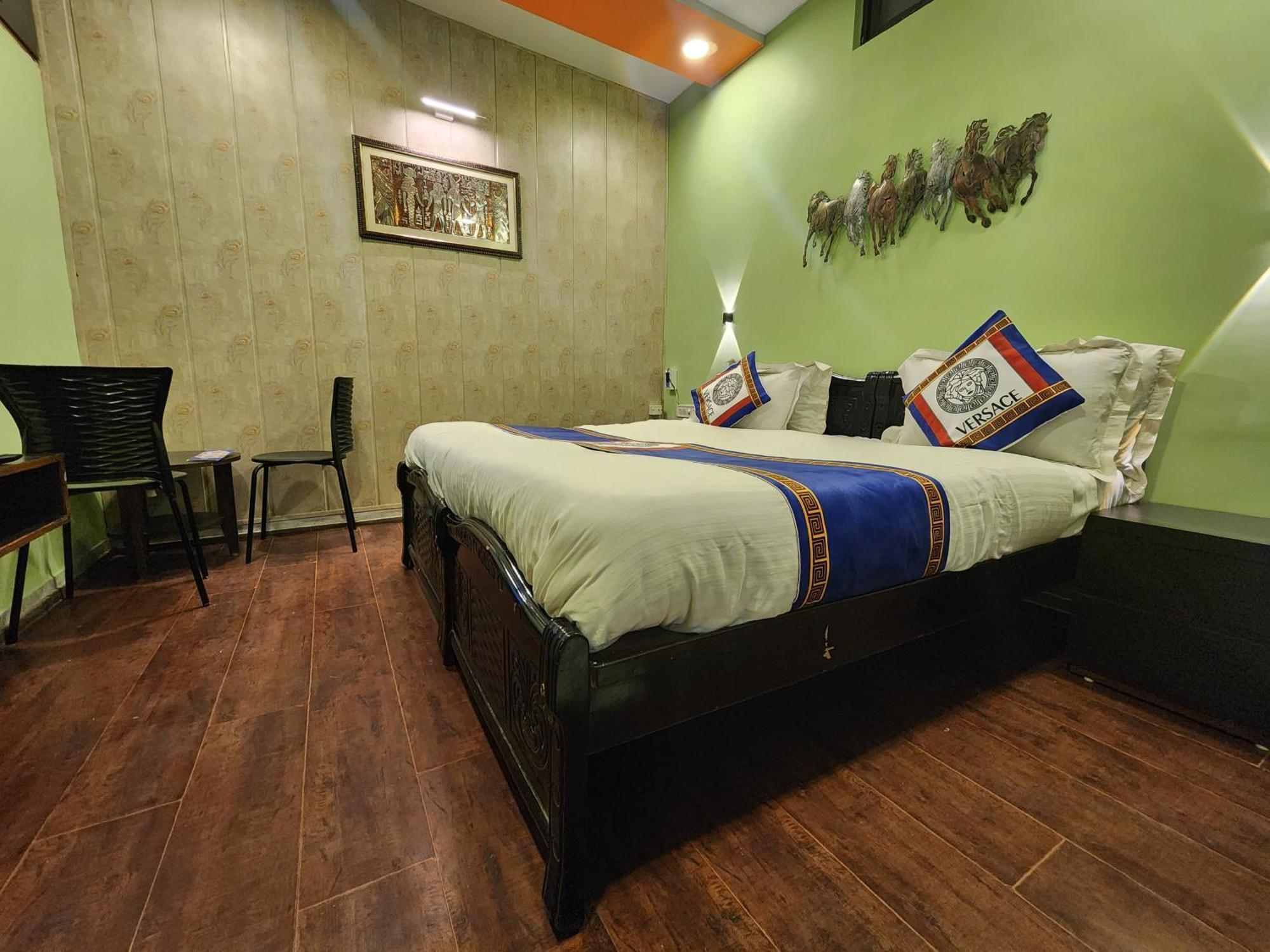 Shaleen Elegance Homestay Nakki Lake 400 Meters Маунт-Абу Екстер'єр фото